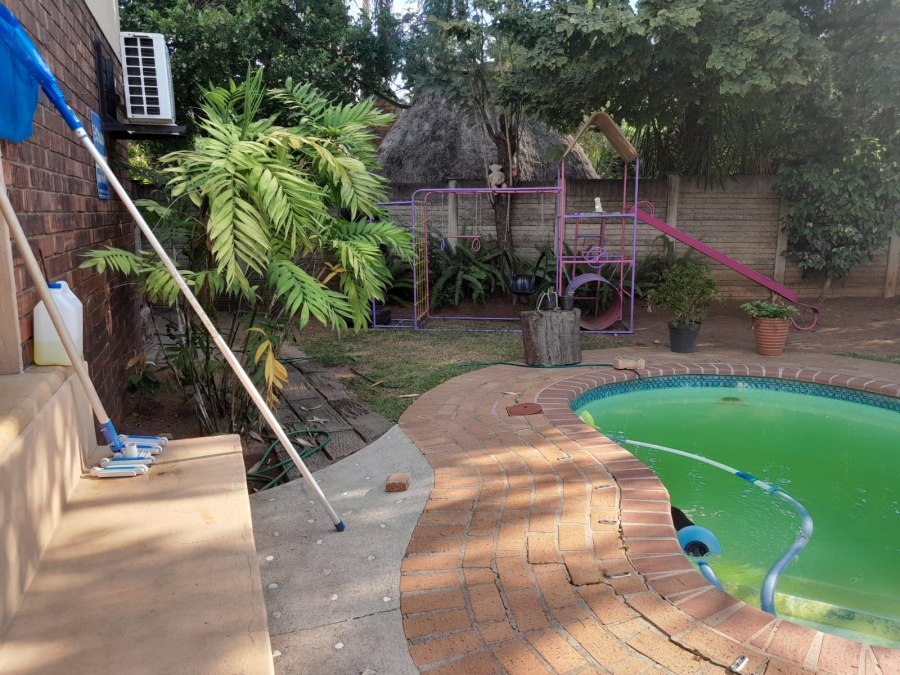 3 Bedroom Property for Sale in Geelhoutpark North West